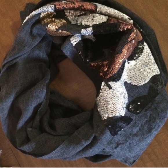 Echo Abstract 100% Wool Sequin Scarf - Picture 4 of 5